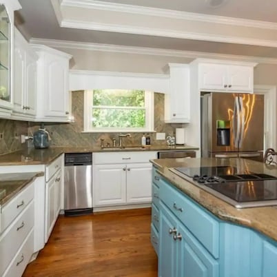 Doodle Days at Lake Jordan Sleeps 18 with a Pool!