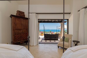 4 habitaciones, tabla de planchar con plancha, wifi y ropa de cama 