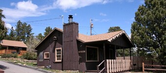 Lazy R Cottages: 2 2 Bedroom Cabin
