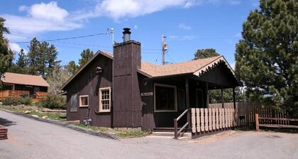 Lazy R Cottages: 2 2 Bedroom Cabin