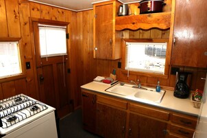 Cabin, 2 Bedrooms | Private kitchen | Fridge, oven, coffee/tea maker, toaster