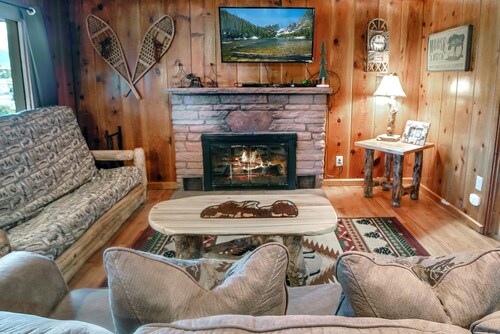 Lazy R Cottages: 9 2 Bedroom Cabin