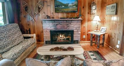 Lazy R Cottages: 9 2 Bedroom Cabin