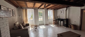 Le Hibou - stylish, spacious gite, beautiful tranquil setting. Dog friendly