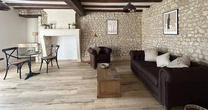 Le Hibou - stylish, spacious gite, beautiful tranquil setting. Dog friendly