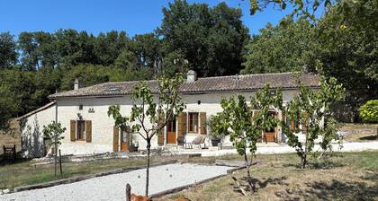 Le Hibou - stylish, spacious gite, beautiful tranquil setting. Dog friendly