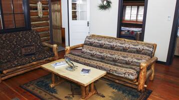 Cabin, 3 Bedrooms | Living room | DVD player