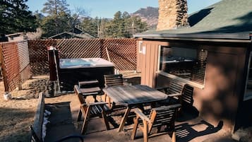Cabin, 3 Bedrooms | Outdoor dining