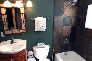 Bathroom - Triple R Cottages: 8 2 Bedroom Cabin (Estes Park)
