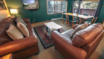 Chalet, 3 Bedrooms | Living area