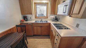 Cabaña, 1 habitación | Cocina privada | Cafetera o tetera y tostadora