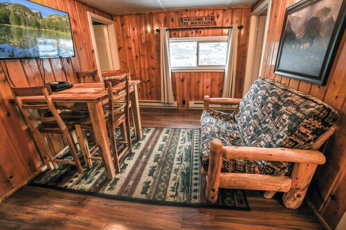 Triple R Cottages: 5 2 Bedroom Cabin