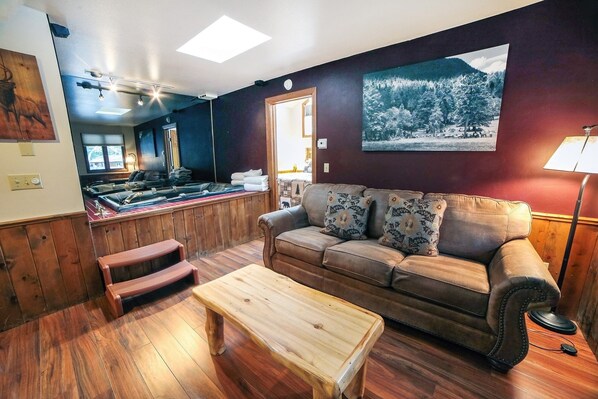 Apartment, 1 Bedroom | Living area - Sunnyside Knoll: 5 1 Bedroom Cabin (Estes Park)