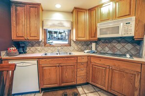 Apartment, 1 Bedroom | Private kitchen | Fridge, coffee/tea maker, toaster