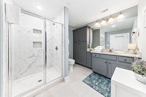 Condo, 4 habitaciones | Baño