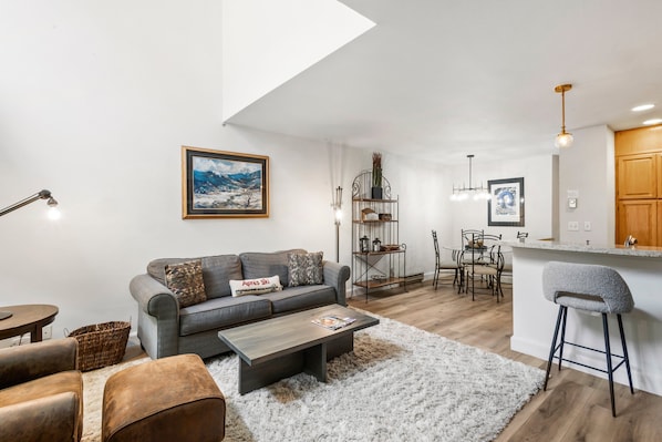 Condo, 2 Bedrooms | Living area