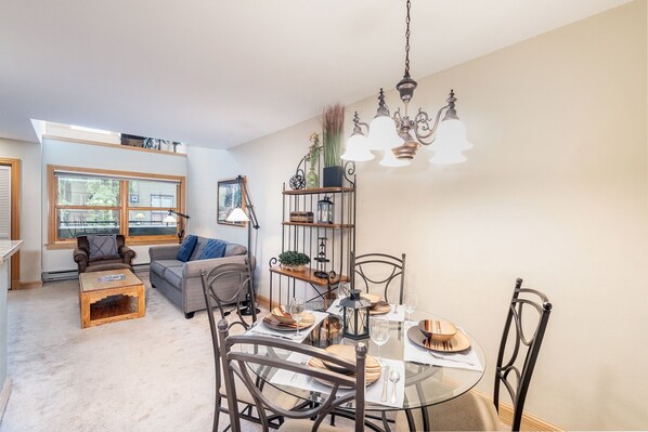 Apartment, 2 Schlafzimmer | Speisen