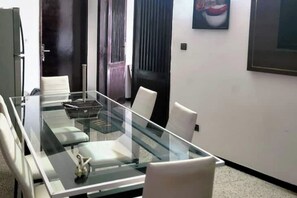 Dining - Spacious and Charming Luxury Accommodation (Lomé)