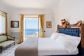 4 chambres, bureau, chambres insonorisées, fer et planche à repasser