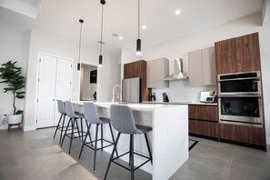 Fridge, microwave, oven, stovetop - Luxury 4BR Entertainment house w/ Pool and Boat/RV parking (cape coral)