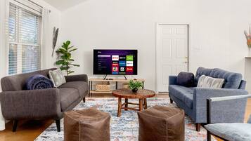 Smart TV, videojuegos, futbolito, mesa de ping pong