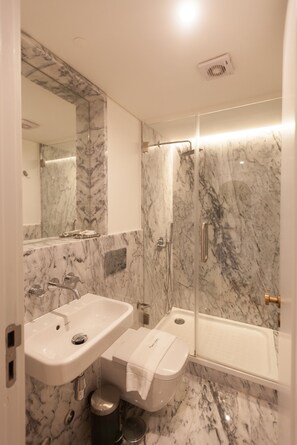 Bathtub, hair dryer, towels