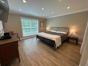 4 bedrooms, desk, iron/ironing board, free WiFi