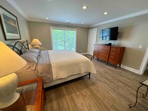 4 bedrooms, desk, iron/ironing board, free WiFi