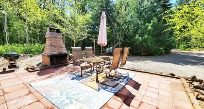 Cozy cabin on 5 acres of wooded land!