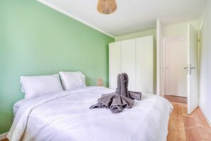 2 slaapkamers, een strijkplank/strijkijzer, gratis wifi, beddengoed