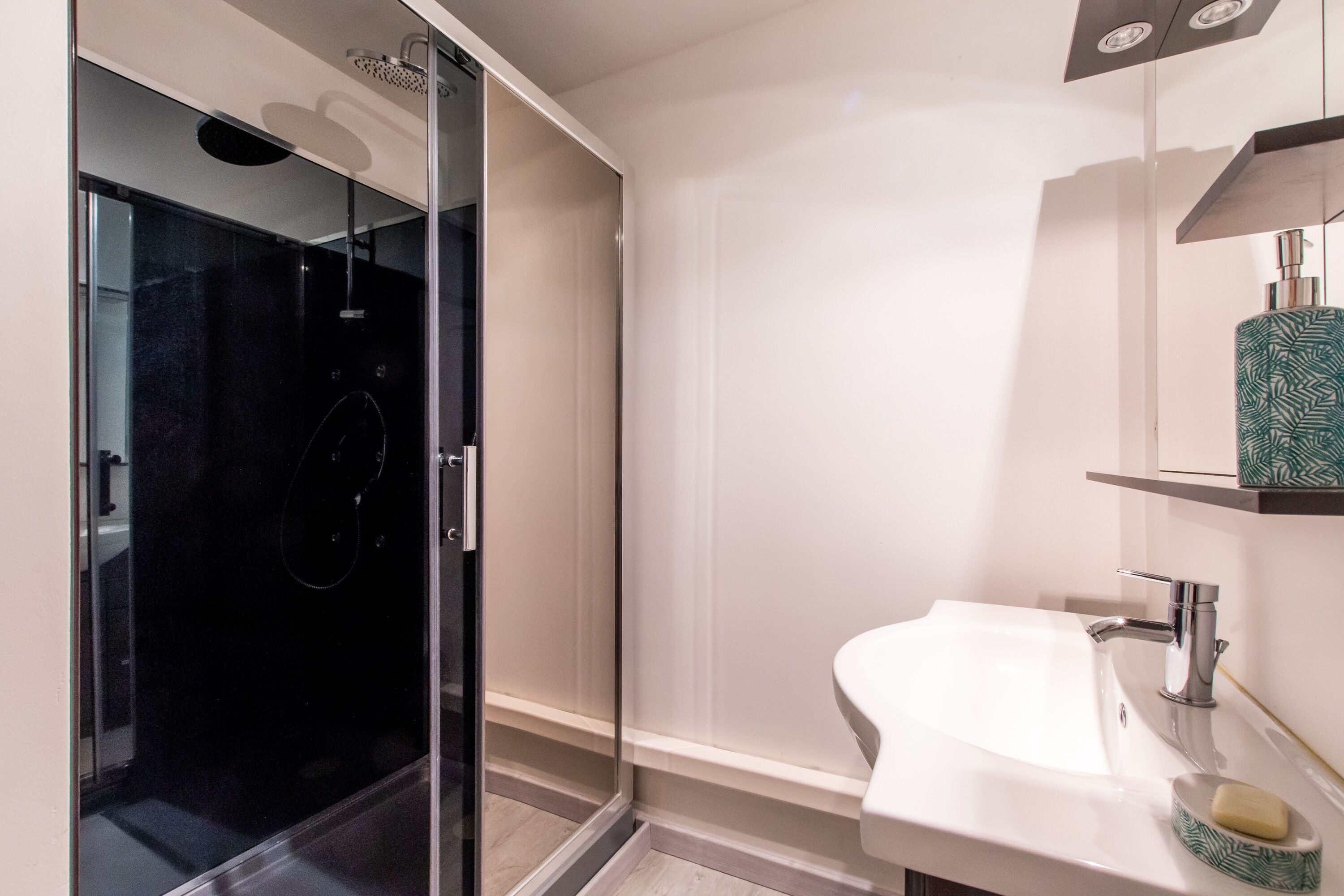 Articles de toilette gratuits, sèche-cheveux