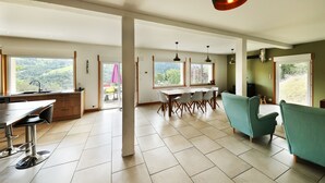 A spacious kitchen with a dining area, large windows, and a view of the outdoors. - La Bergerie du Pré de l'Orme - Avec vue montagne (La Bresse)