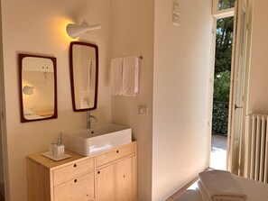 2 bedrooms, iron/ironing board, WiFi, bed sheets - Terrace Hideaway, Where Hush Meets Cernobbio (Lombardia)