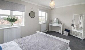 4 quartos, ferros/tábuas de passar roupa, Wi-Fi, roupa de cama