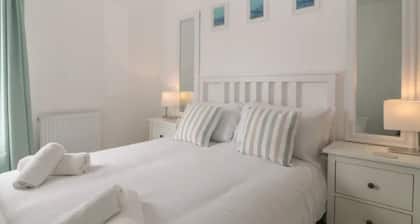 Sandown, cosy cottage by the sea