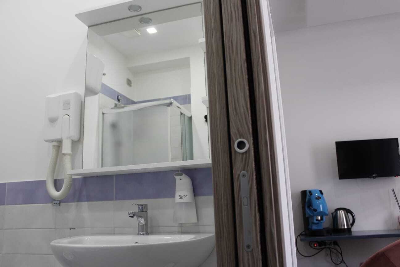 Basic-Zimmer | Badezimmer | Dusche, kostenlose Toilettenartikel, Haartrockner, Bidet