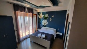 Basic Room | Memory foam beds, minibar, desk, free WiFi - WiSaRelax B&B (Brusciano)