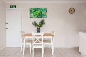 Basic Apartment, 1 Queen Bed | Dining - Bright & Comfortable 1BR Unit in Trendy Brunswick! (Brunswick)