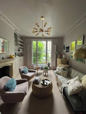 Basic Apartment, Multiple Beds | Living area