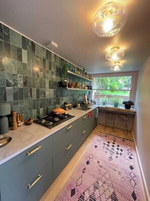 Basic Apartment, Multiple Beds | Private kitchen