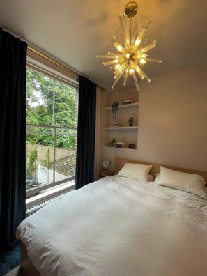 Basic-Apartment, Mehrere Betten | 2 Schlafzimmer, Bügeleisen/Bügelbrett, Bettwäsche