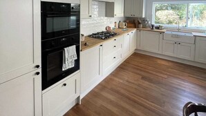 Unclassified image, 3 of 13, button - Charming & Spacious 3BD Victorian Home -stockwell! (London)