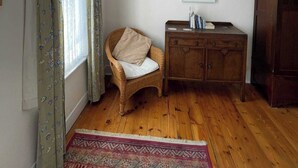 Unclassified image, 4 of 13, button - Charming & Spacious 3BD Victorian Home -stockwell! (London)