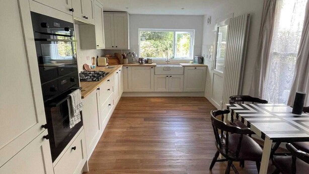Unclassified image, 1 of 13, button - Charming & Spacious 3BD Victorian Home -stockwell! (London)