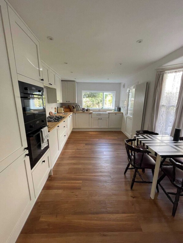 基本單棟房屋, 多張床 | 用餐區