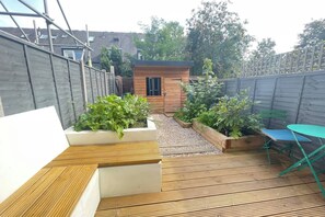 Basic House, Multiple Beds | Property grounds