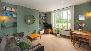 Unclassified image, 5 of 14, button - Stunning 1BD Flat Opposite the Park - Peckham Rye (London)