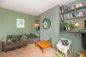 Leilighet – basic, 1 kingsize-seng | Oppholdsområde