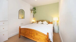 Unclassified image, 2 of 14, button - Stunning 1BD Flat Opposite the Park - Peckham Rye (London)