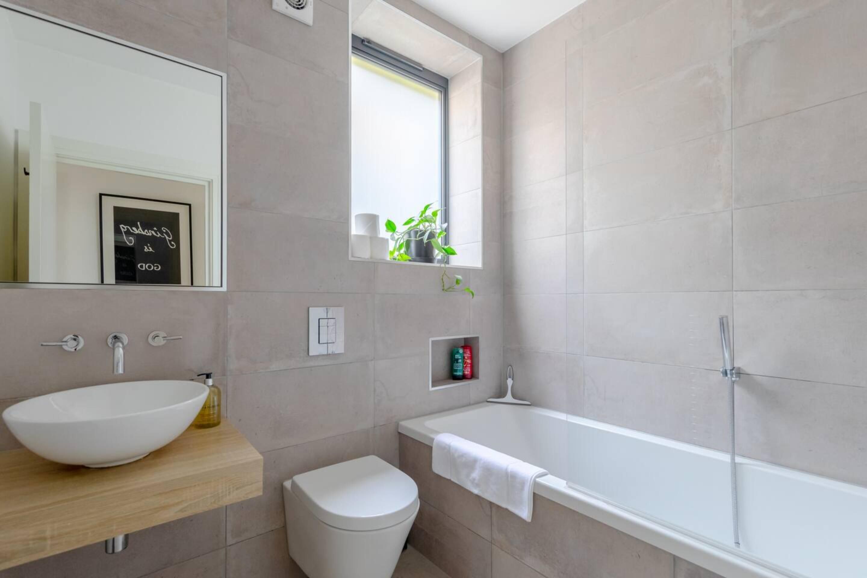 Basic Apartment, 1 Double Bed | Bathroom